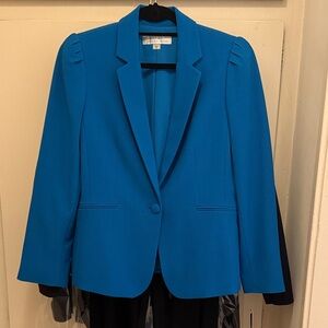 Elegant Turquoise Women's Tahari Blazer